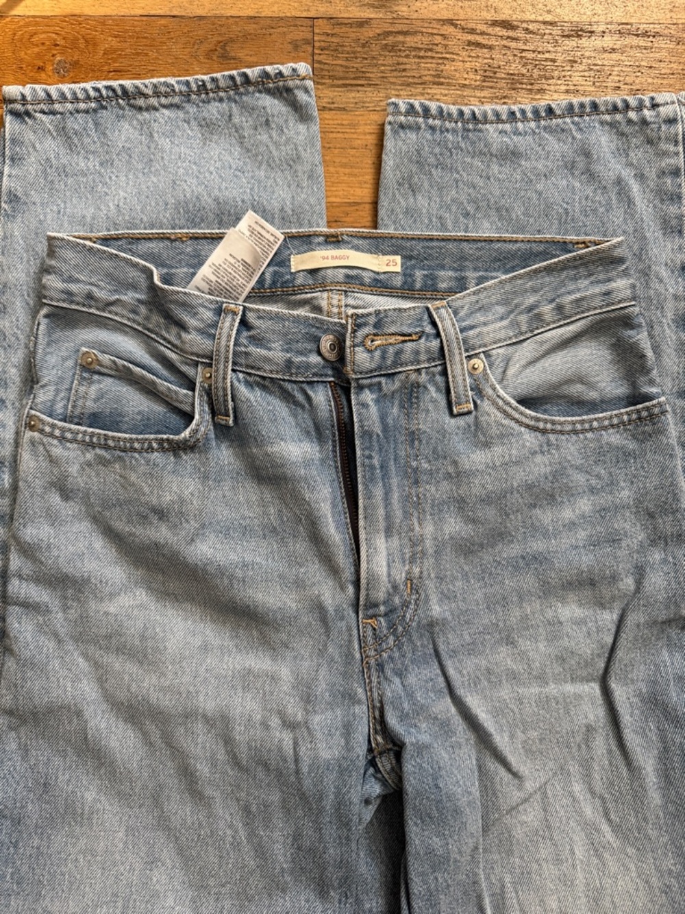 Levi's Light Blue Straight Leg Women's Jeans sz 25 (runs 1 size big) good for 26